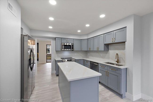 14 - 7020 Bridge Way, Condo with 3 bedrooms, 3 bathrooms and null parking in West Bloomfield MI | Image 17