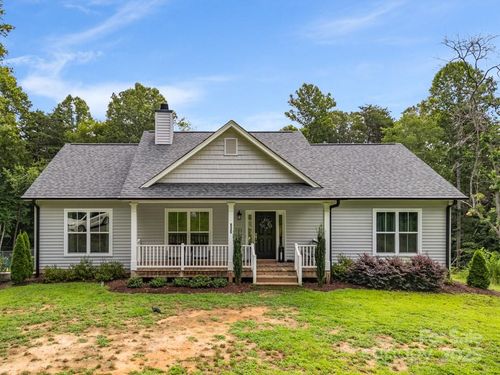 826 Country Ln, Pelham, NC, 27311-8605 | Card Image