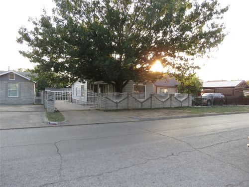2707 Nw 24th St, Fort Worth, TX, 76106-5140 | Card Image
