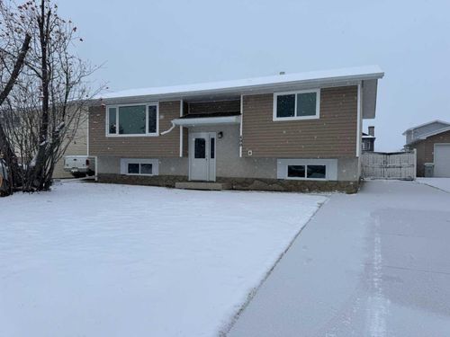 400 8 St Se, Slave Lake, AB, T0G2A3 | Card Image