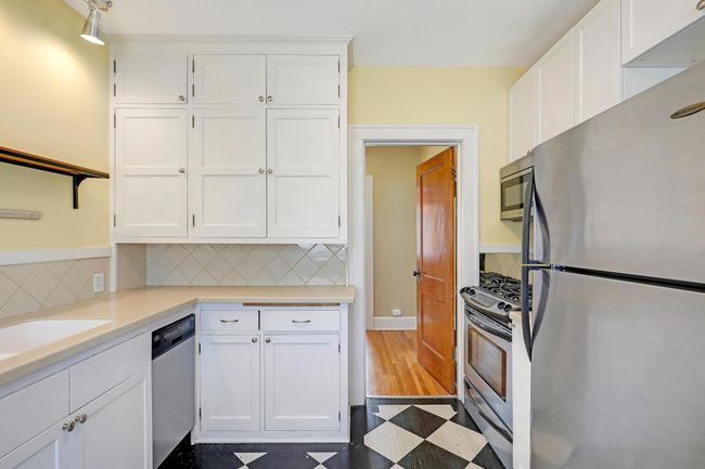 PLENTY OF CUPBOARDS | Image 12