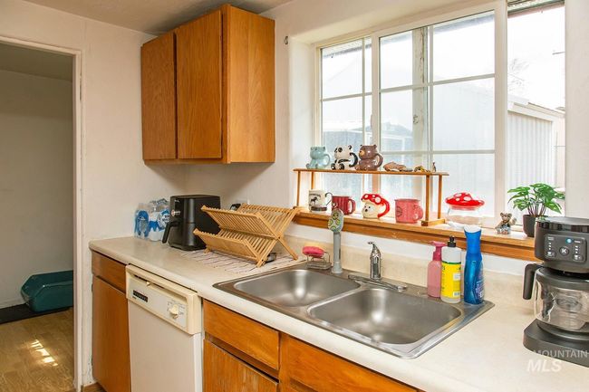 134 Maple Ave, Home with 2 bedrooms, 1 bathrooms and 2 parking in Hansen ID | Image 14