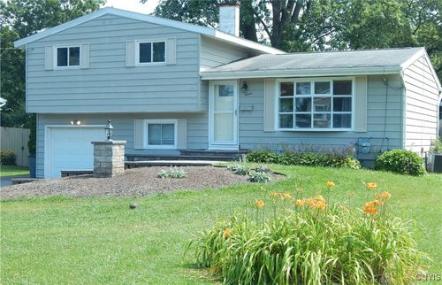 7 Limetree Ln, Liverpool, NY, 13090-3409 | Card Image