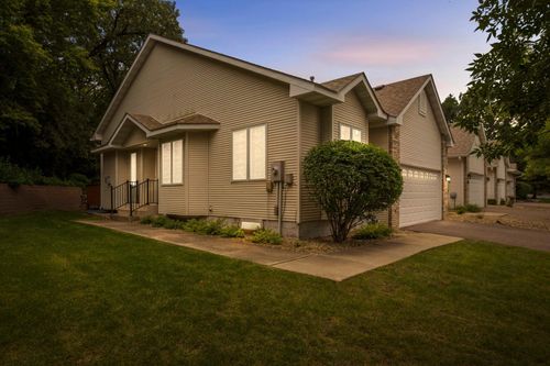 815 Wescott Sq, Eagan, MN, 55123-1354 | Card Image