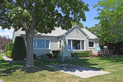 1105 Bay Dr, Tawas City, MI, 48763-9315 | Card Image