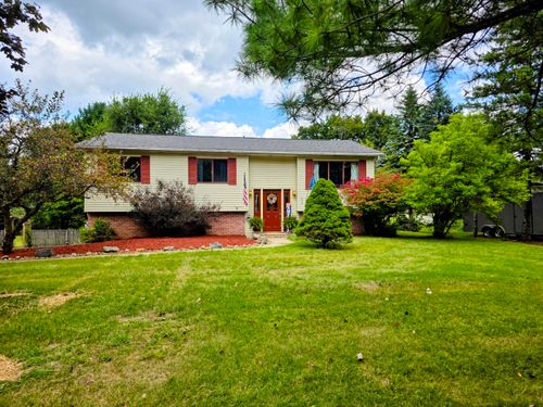 808 Rolling Meadows Dr, Quincy, MI, 49082-9548 | Card Image