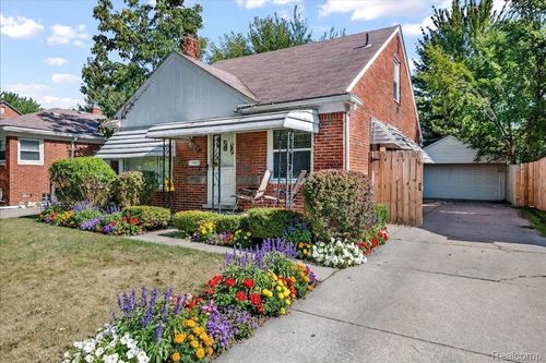 21365 Newcastle Rd, Harper Woods, MI, 48225-2357 | Card Image