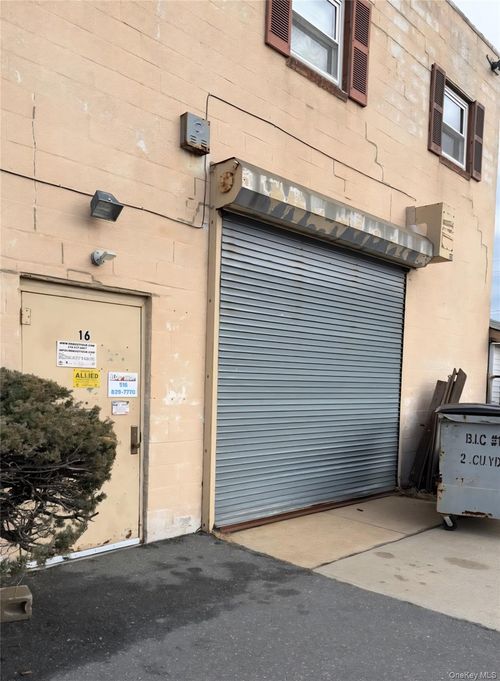 16 Mccarthy Rd, Island Park, NY, 11558-1111 | Card Image