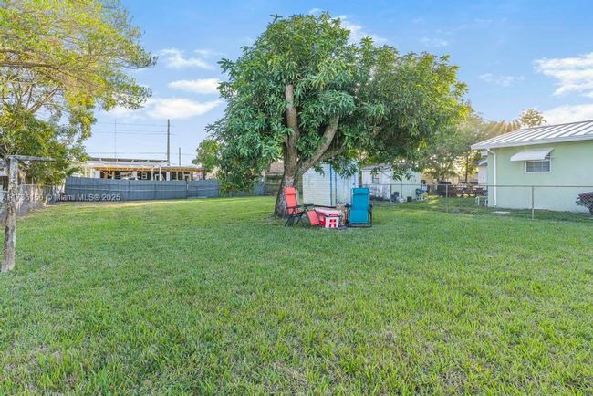 5320 Sw 18 Th St, House other with 3 bedrooms, 1 bathrooms and null parking in West Park FL | Image 16