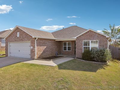 5962 E 148th Place S, House other with 3 bedrooms, 2 bathrooms and null parking in Bixby OK | Image 2