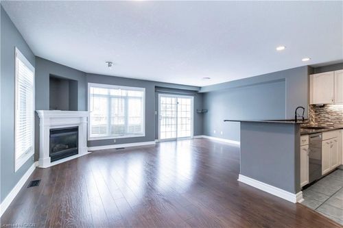 23-460 Woolwich St, Waterloo, ON, N2K4G8 | Card Image