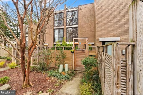 11465 Washington Plz W, Reston, VA, 20190-4311 | Card Image