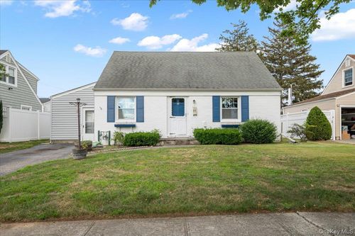 23 Rhoda St, West Hempstead, NY, 11552-2819 | Card Image