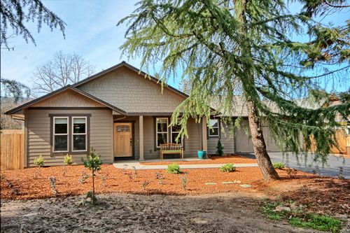205 Ninth St, Jacksonville, OR, 97530-8804 | Card Image