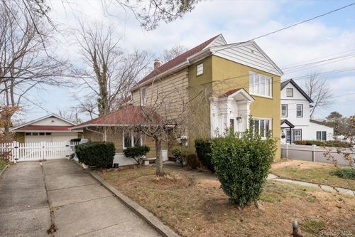 140 Park Ave, Roosevelt, NY, 11575-1144 | Card Image