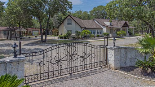 323 Shannon Ridge Dr., Floresville, TX, 78114 | Card Image