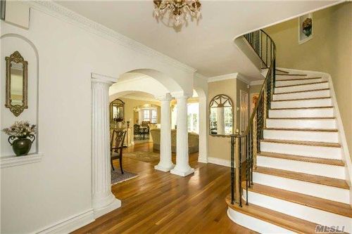 2 Broadlawn Ave, Great Neck, NY, 11024-1537 | Card Image