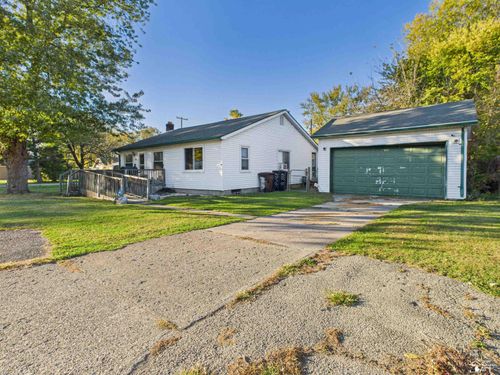 5601 Parkview St, Newport, MI, 48166-9681 | Card Image