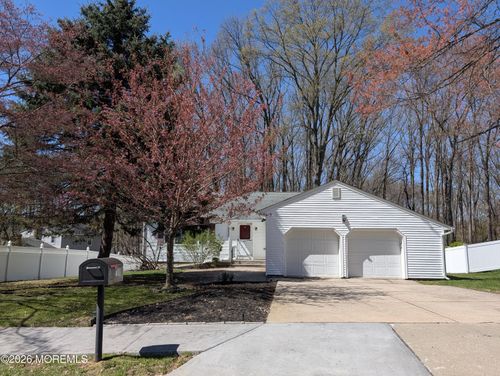 4 Spradley Ln, Middletown, NJ, 07748-1724 | Card Image