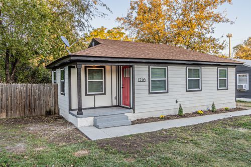 1216 Greenbrier Dr, River Oaks, TX, 76114-2614 | Card Image