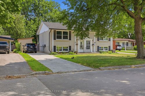 1564 Nairn Ave, London, ON, N5V2P2 | Card Image