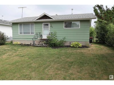 5229 54 St, House other with 3 bedrooms, 2 bathrooms and null parking in Thorsby AB | Image 1