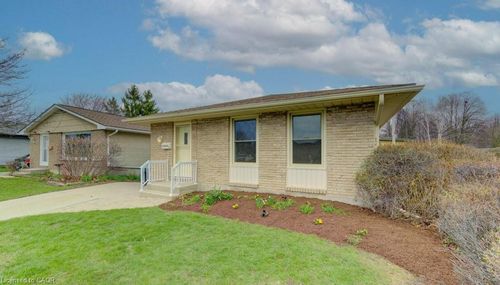 34 Geneva Crescent, Kitchener, ON, N2E1M9 | Card Image