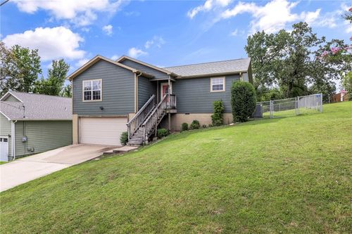8002 Pine Ln, Rogers, AR, 72756-7660 | Card Image