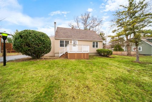 28w686 Townline Rd, Warrenville, IL, 60555-3708 | Card Image