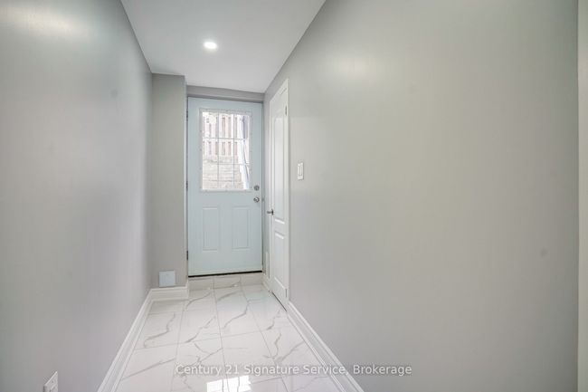 2 - 27 Braddock Dr, House other with 2 bedrooms, 1 bathrooms and 1 parking in Brampton ON | Image 9