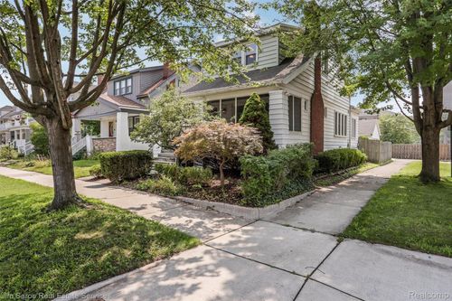 1075 Wayburn St, Grosse Pointe, MI, 48230-1351 | Card Image
