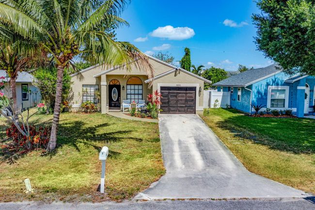5855 Se Mitzi Ln, House other with 2 bedrooms, 2 bathrooms and null parking in Stuart FL | Image 38