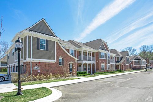 54189 Bay Point Dr, Utica, MI, 48316-5137 | Card Image