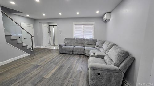 80-06 209th St, Queens Village, NY, 11427 | Card Image