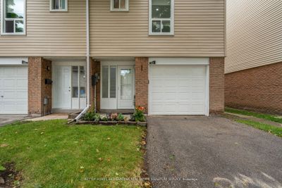 42 Ellis Dr, Condo with 3 bedrooms, 2 bathrooms and 2 parking in Brampton ON | Image 3