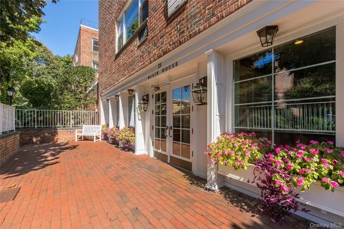 3j-21 Chapel Place Chapel Place, North Hempstead, NY, 11021 | Card Image