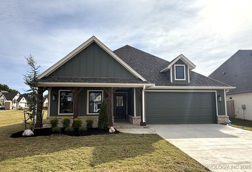 7215 E Queens Pl, Broken Arrow, OK, 74014-2560 | Card Image