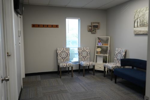 30 Canton St, Manchester, NH, 03103-3524 | Card Image