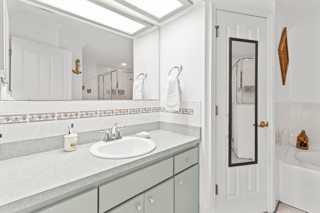Master Bathroom w/ Water Closet | Image 26