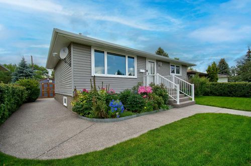 93 Lynnwood Drive Se, Calgary, AB, T2C0S5 | Card Image
