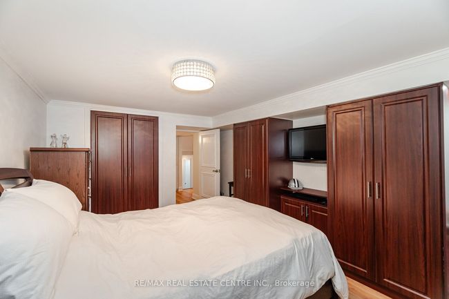 55 Mallard Cres, House attached with 4 bedrooms, 2 bathrooms and 3 parking in Brampton ON | Image 13