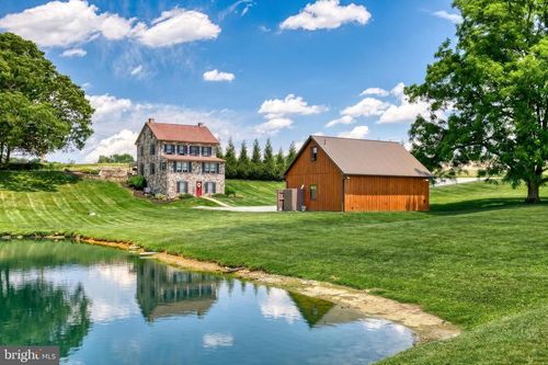 2415 Clearview Ln, SPRING GROVE, PA, 17362-7597 | Card Image