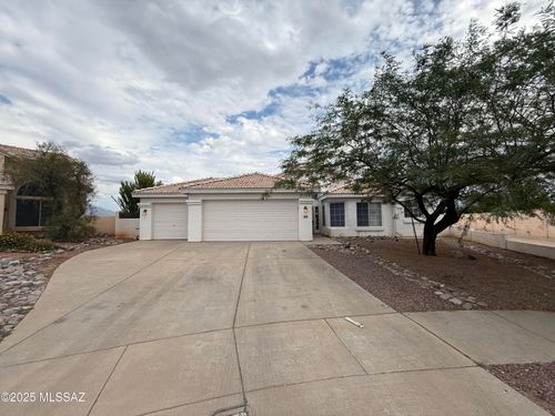8305 N Solitude Way, Tucson, AZ, 85743 | Card Image