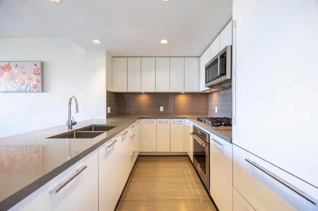 1509 - 3093 Windsor Gate, Condo with 2 bedrooms, 2 bathrooms and 1 parking in Coquitlam BC | Image 7
