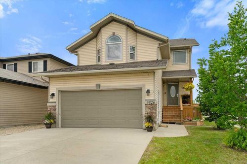 9526 Willow Drive, Grande Prairie, AB, T8X0C6 | Card Image