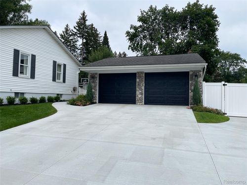 4404 Pinedale Ave, Clarkston, MI, 48346-3833 | Card Image