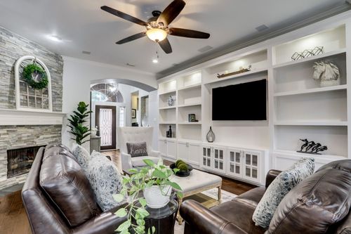 86 N Hollylaurel Cir, The Woodlands, TX, 77382-1340 | Card Image