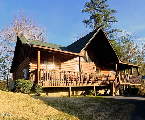 1529 Boo Boos Way, Sevierville, TN, 37862-7107 | Card Image