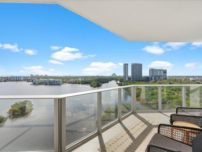 1104 - 17111 Biscayne Blvd, Condo with 2 bedrooms, 3 bathrooms and null parking in North Miami Beach FL | Image 2