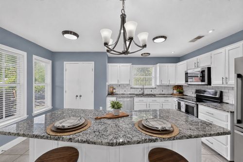 1422 Elmwood Ave, Fort Worth, TX, 76104-5737 | Card Image